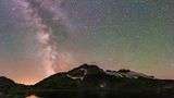 Sternenhimmel über den Bergen