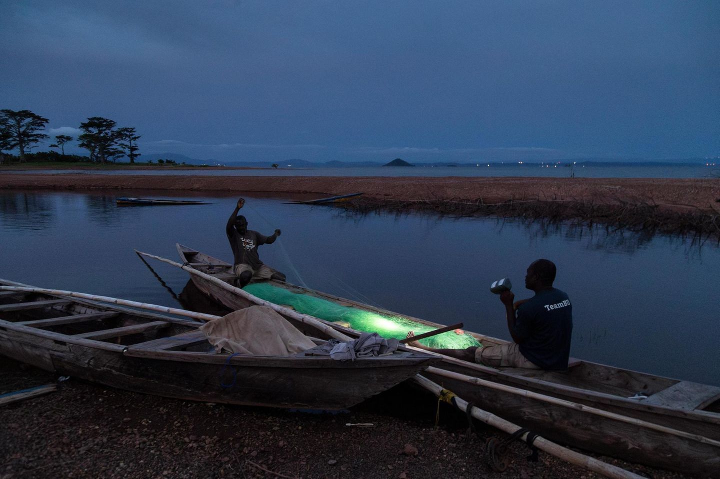 Beim Dorf Agordeke nutzen Fischer die Solarlampen, um auf dem Volta-Stausee Fischschwärme anzulocken