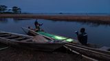 Beim Dorf Agordeke nutzen Fischer die Solarlampen, um auf dem Volta-Stausee Fischschwärme anzulocken