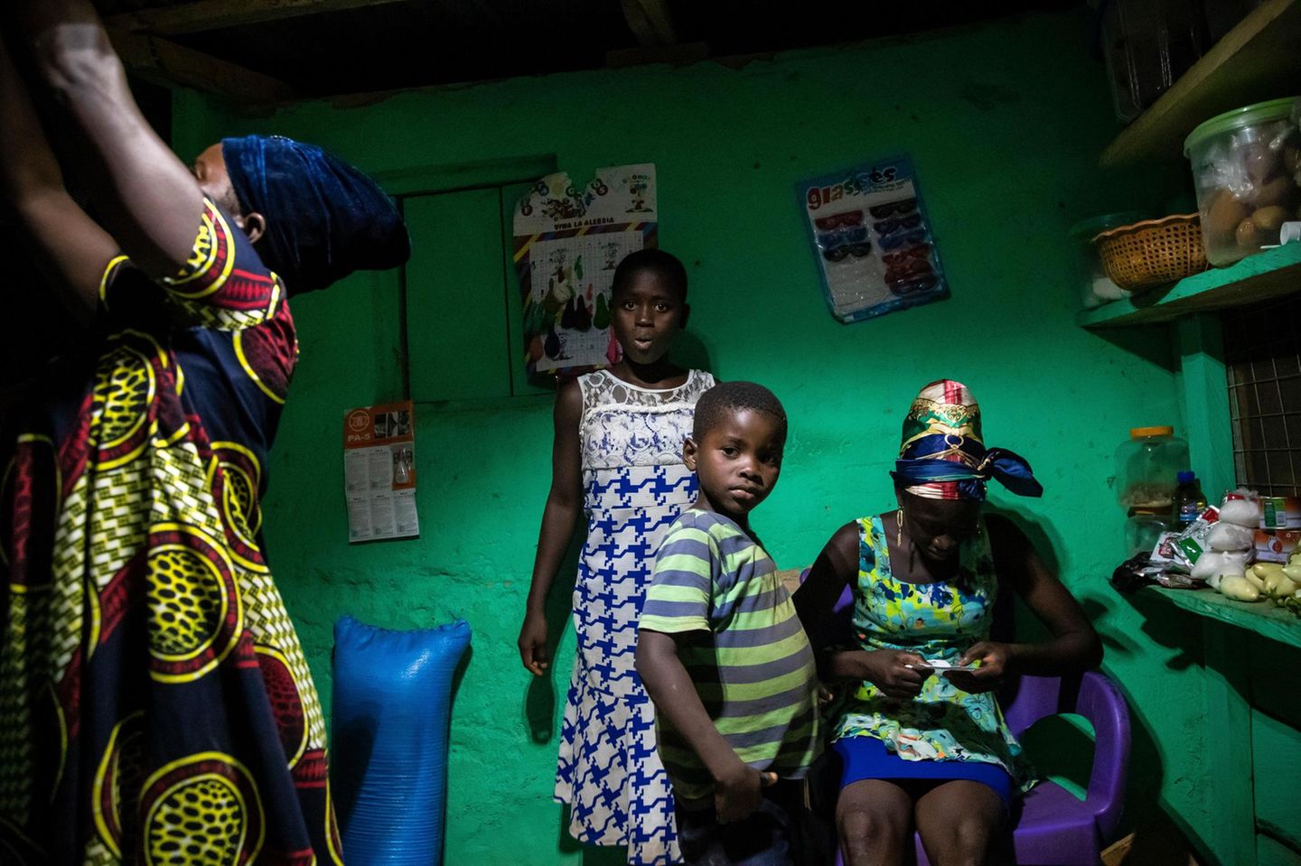 Helles Licht für dunkle Dörfer: Solarkioske verändern den Alltag