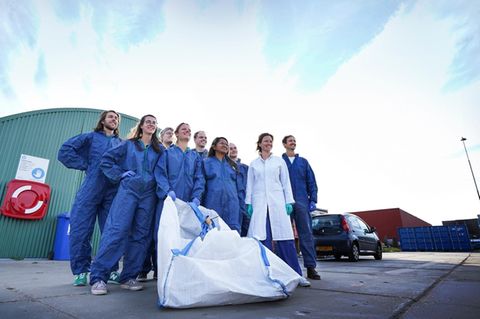 Das Sozialunternehmen "The Great Bubble Barrier" wurde u.a. von einem Team aus Marineingenieuren, Nachhaltigkeitsmanagerinnen und Neurobiologinnen in Amsterdam gegründet