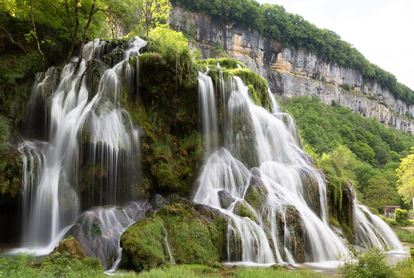Cascade des Tufs: Kleinod im französischen Jura Waserfall Cascade des Tufs