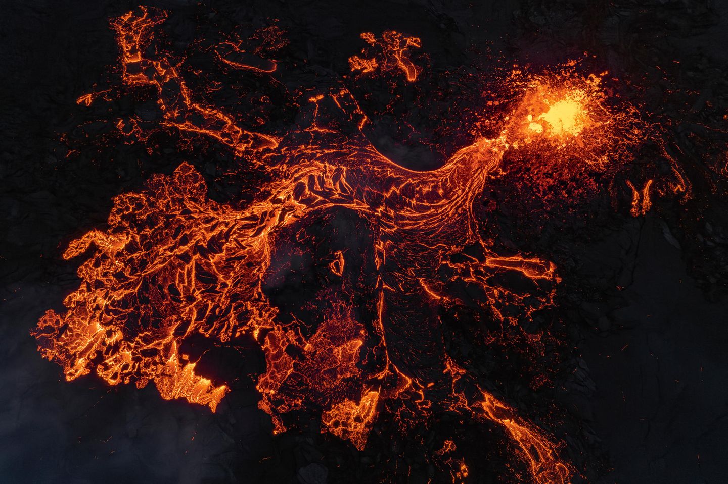 "Wir haben auf den Ausbruch gewartet" Lava auf Island sprudelt meterhoch