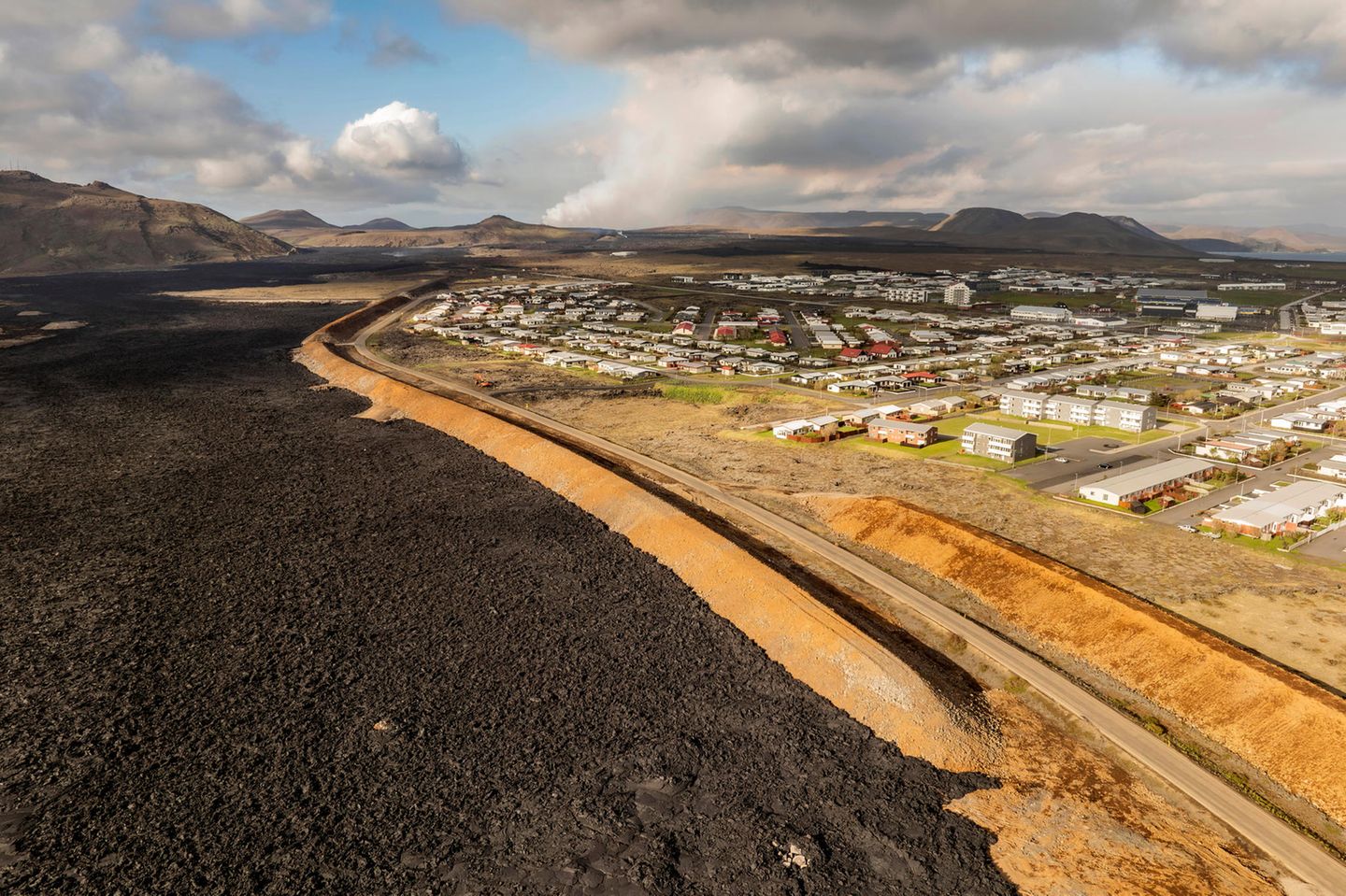 Erkaltende Lavafelder auf Island