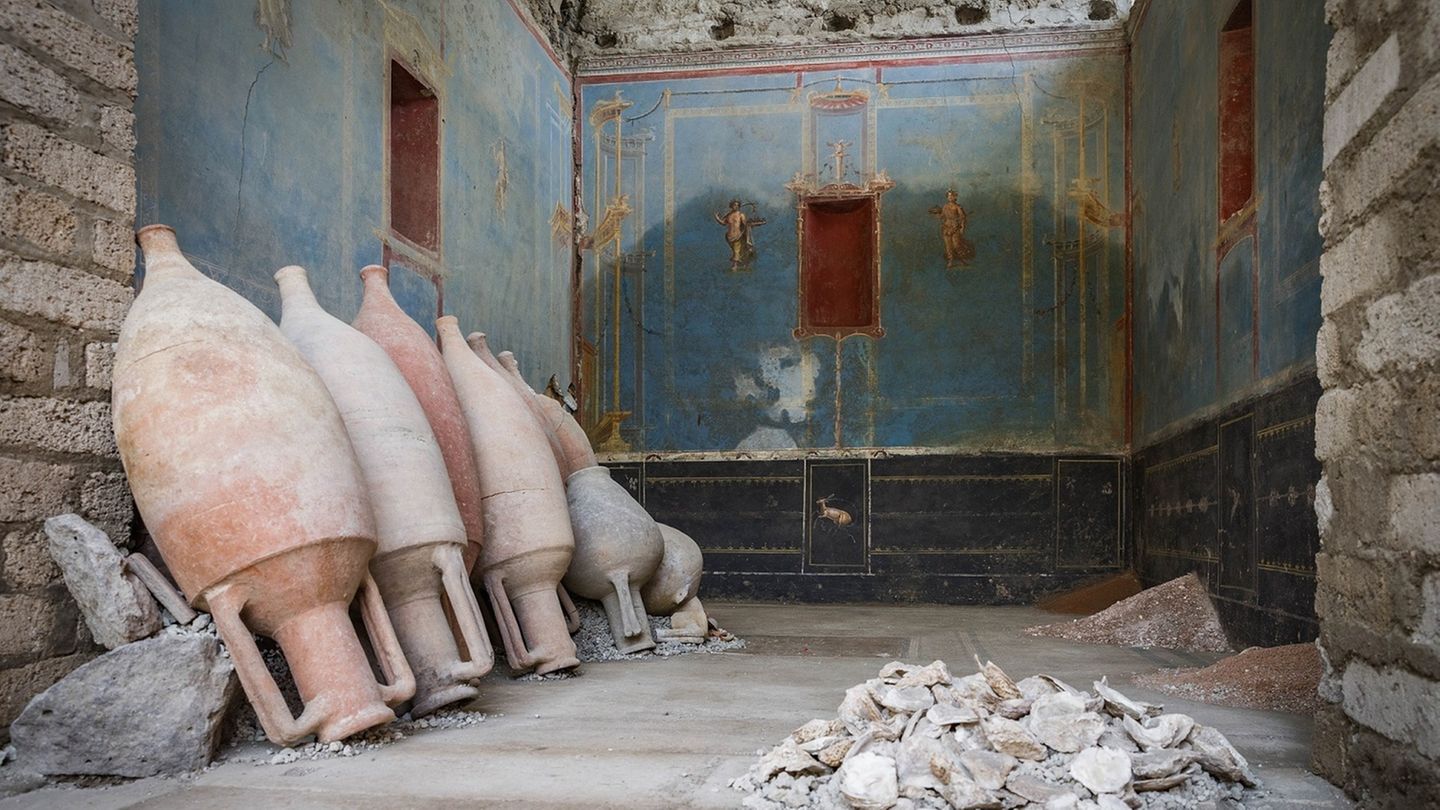 Blauer Raum in Pompeji mit Amphoren