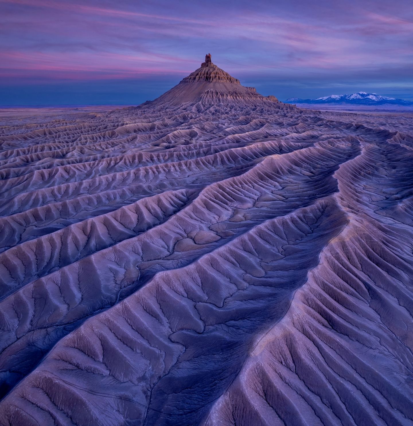 Schon drei Mal hat Xiaoying Shi den Gipfel Factory Butte in Utah besucht. In dem schwachen, warmen Licht kommen dessen einzigartige geologische Formationen besonders gut zur Geltung. 
