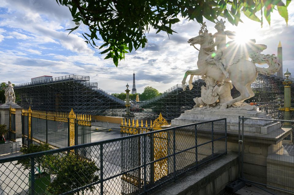 Die Tribünen für die Olympischen Spiele werden derzeit auf dem Place de la Concorde aufgebaut. Hier werden während der Olympischen Spiele die Disziplinen 3x3 Basketball, BMX Freestyle, Breaking und Skateboarding ausgetragen