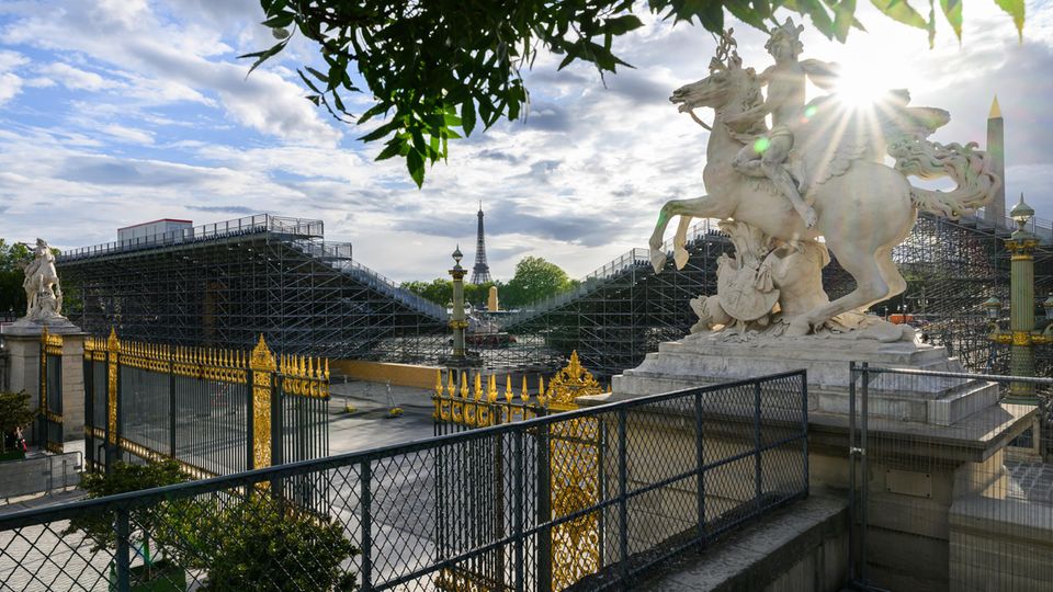 Die Tribünen für die Olympischen Spiele werden derzeit auf dem Place de la Concorde aufgebaut. Hier werden während der Olympischen Spiele die Disziplinen 3x3 Basketball, BMX Freestyle, Breaking und Skateboarding ausgetragen