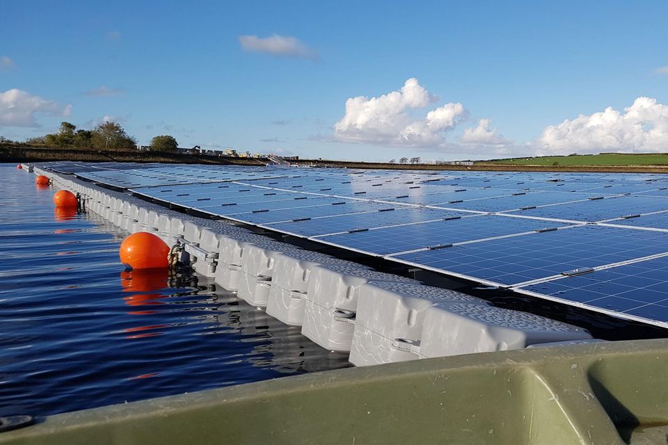 Photovoltaikanlage auf dem Langthwaite Reservoir
