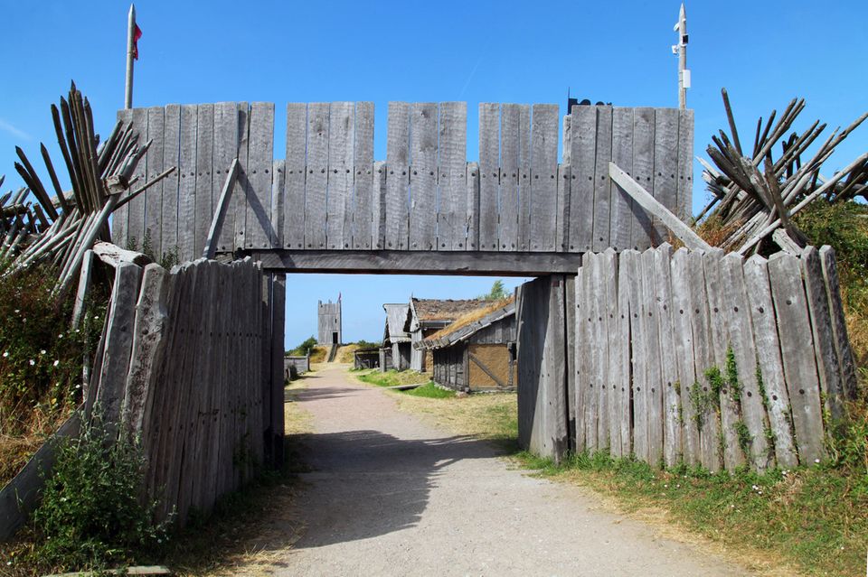 Wikingerdorfeingang aus Holz