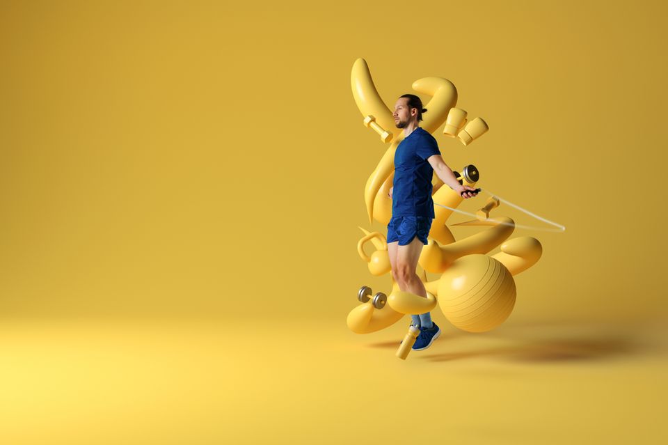 Mann beim Kraftsport vor gelbem Hintergrund 1.5004