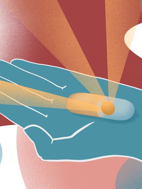 Illustration: Eine Pille auf einer Handfläche