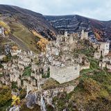 Geisterstadt Gamsutl: EIn Blick von oben auf eine Stadt, die nur noch aus Ruinen besteht