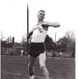Tom Waddell beim Speerwerfen im College