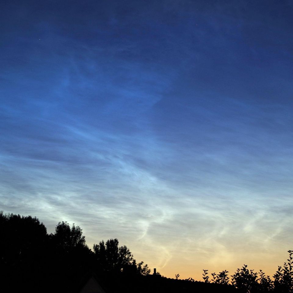 Hallo Himmel: Leuchtende Nachtwolken zur Sommersonnenwende