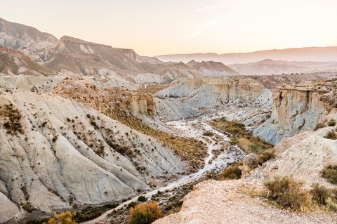 Berge in heller Landschaft