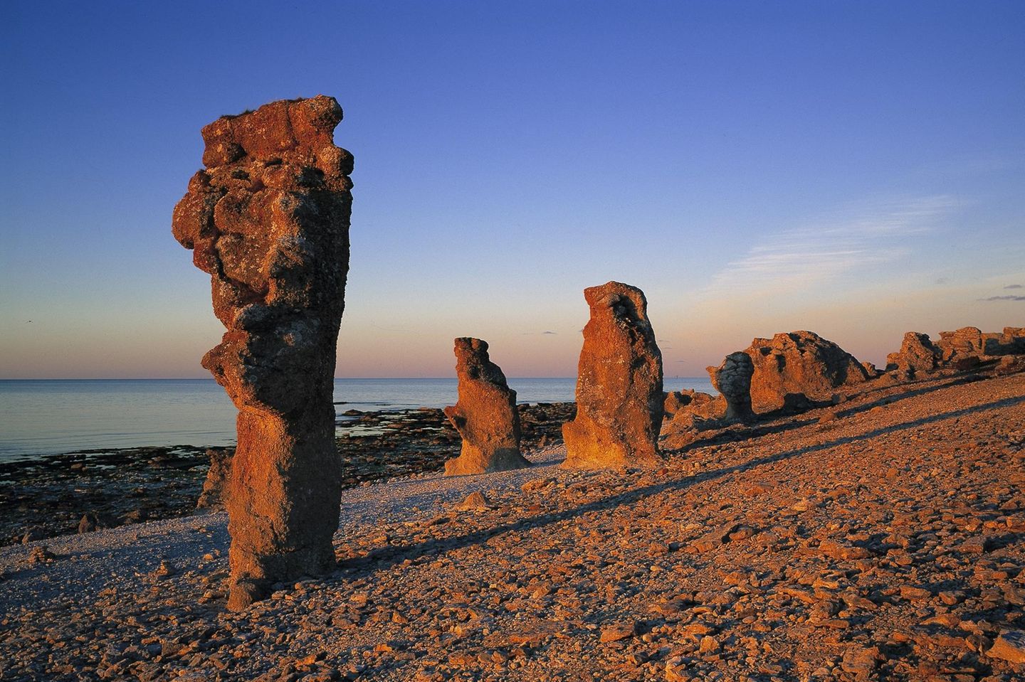 Rauken auf Gotland: Felsenkunstwerke wie von Menschenhand Rauken auf Gotland