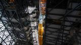 Große, neue Mondrakete der NASA auf der Startrampe