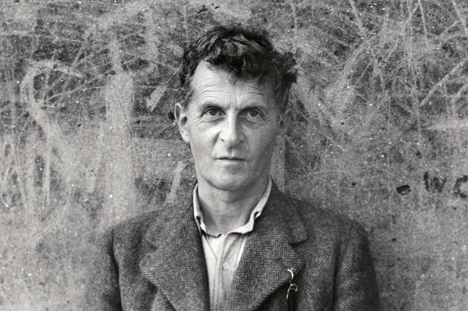 Ludwig Wittgenstein (1889-1951) gilt als einer der einflussreichsten Denker des 20. Jahrhunderts. Unter anderem lieferte er Beiträge zur Philosphie der Logik, der Sprache und des Bewusstseins 1.2541