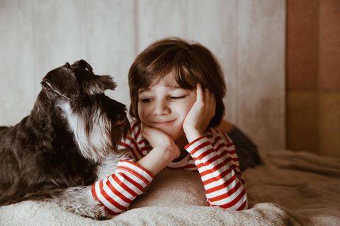 Junge mit Hund