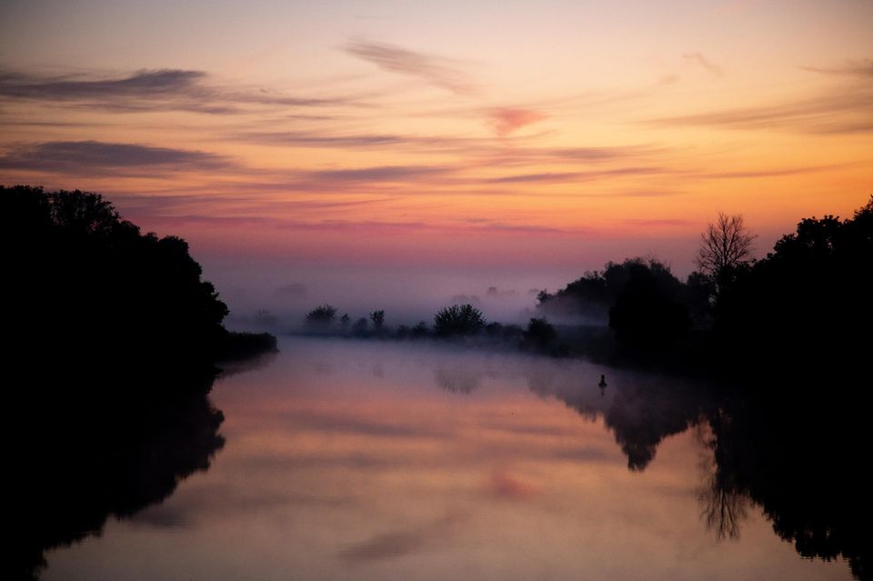 Flusslauf im Sonnenaufgang