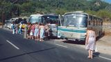 Touristen an Bussen
