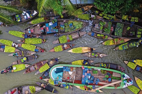 Boote eines Marktes von oben