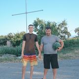 "Die Fotos zeugen von einer tiefen, oft unausgesprochenen Liebe zwischen Vätern und Söhnen – und ihrer gemeinsamen familiären Vergangenheit", sagt er.