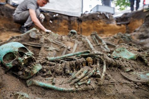 Bis zu 3000 Toten sind nach Einschätzung der Fachleute auf dem riesigen Pestfriedhof beerdigt worden