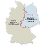 Nach dem Zweiten Weltkrieg wird Deutschland in vier Zonen aufgeteilt. 1949 wird in der Ostzone die Deutsche Demokratische Republik (DDR) gegründet, die nur im Namen demokratisch ist. In den drei Westzonen wird im gleichen Jahr das Grundgesetz beschlossen: Die Bundesrepublik Deutschland ist geboren. Ihre Hauptstadt: Bonn.