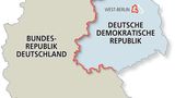 Nach dem Zweiten Weltkrieg wird Deutschland in vier Zonen aufgeteilt. 1949 wird in der Ostzone die Deutsche Demokratische Republik (DDR) gegründet, die nur im Namen demokratisch ist. In den drei Westzonen wird im gleichen Jahr das Grundgesetz beschlossen: Die Bundesrepublik Deutschland ist geboren. Ihre Hauptstadt: Bonn.