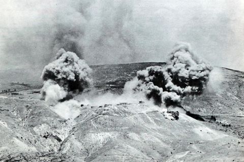 Israelischer Bombenangriff auf die syrischen Stellungen auf den Golanhöhen