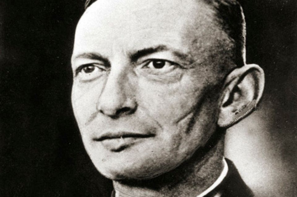 Porträtfoto von Heinz Reinefarth in Uniform. 0.7548