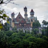 Das Schloss des verlassenen Themenparks auf den Philippinen