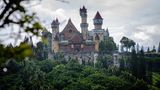 Das Schloss des verlassenen Themenparks auf den Philippinen