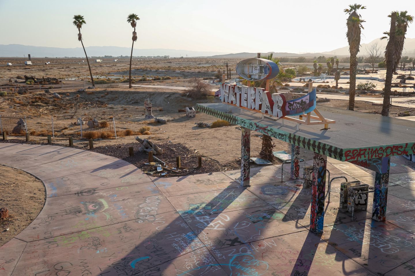 Verlassener Blick auf den Eingang des Rock a Hoola waterpark, Kalifornien, USA