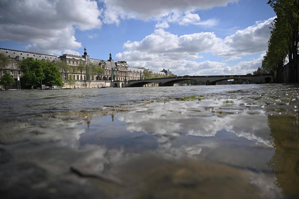 Olympia 2024: Die Seine in Paris mit Notre Dame im Hintergrund 1.5004