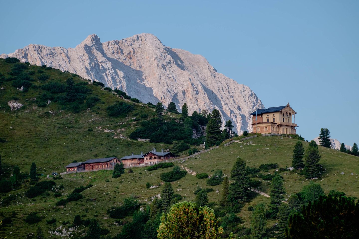 Ein Blick auf das Schachenhaus am Berge