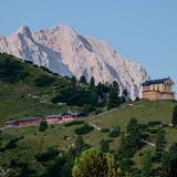 Ein Blick auf das Schachenhaus am Berge