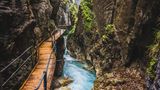 Die Felsschluchten mit Bach im Leutascher Klamm