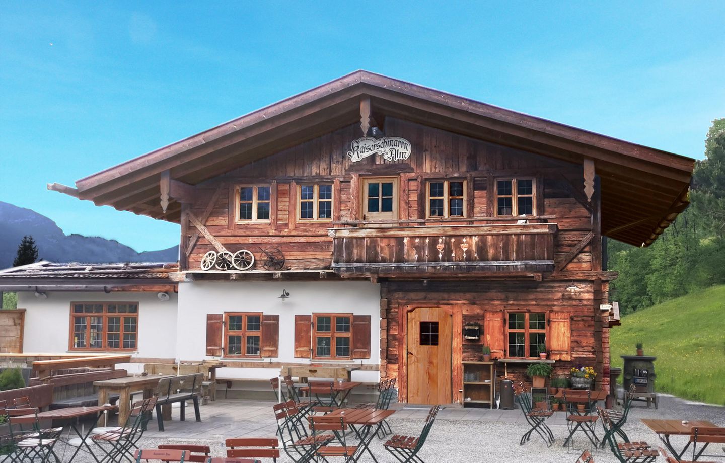 Kaiserschmarrn-Alm: Süßspeise der Berge Kaiserschmarrn-Alm mit Terrasse