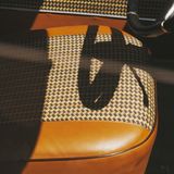 Sehnsucht scheint zur Reise aufzufordern, lässt an die entlegensten Orte der Welt und ferne Länder denken. Tatsächlich haben Menschen jedoch die unterschiedlichsten Sehnsuchtsorte. Auch die Hängematte im Garten der Kindheit kann ein Glückssymbol sein - sogar ein Kellerraum mit seiner Kühle und Ruhe kann Objekt der Sehnsucht werden. Manch einer entwirft womöglich innere Orte, die gänzlich unbereisbar sind, und dennoch zu mentalen Kraftorten werden  