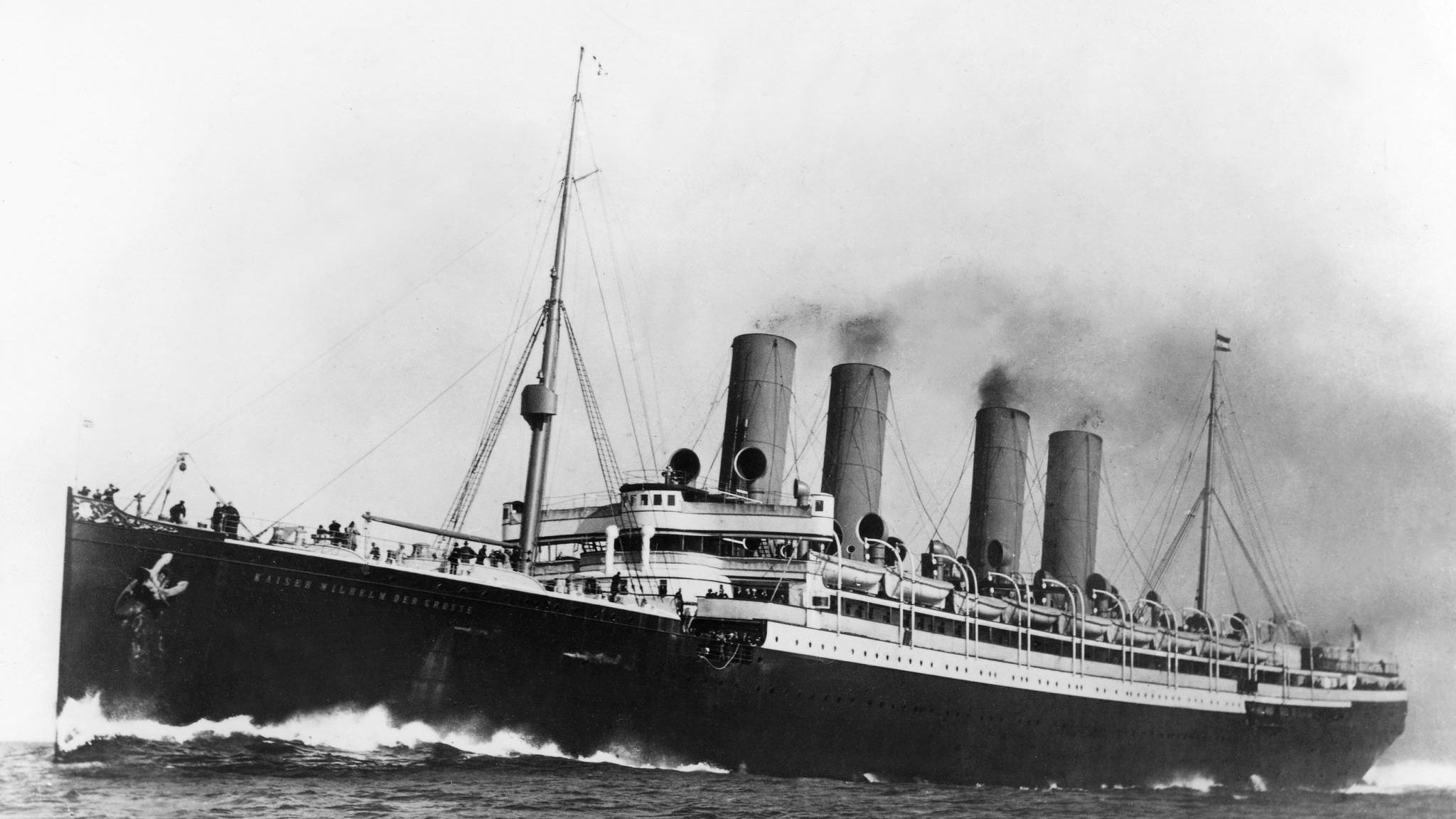 Der Schnelldampfer "Kaiser Wilhelm der Große" in voller Fahrt auf offener See