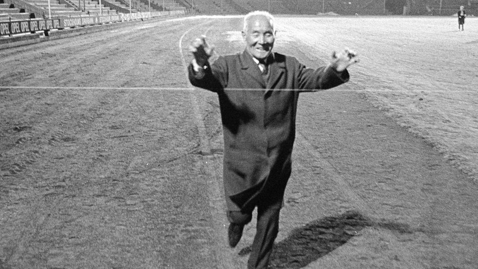 Olympia 1912 : Der langsamste Marathon aller Zeiten: Dieser Mann läuft nach über 54 Jahren ins Ziel
