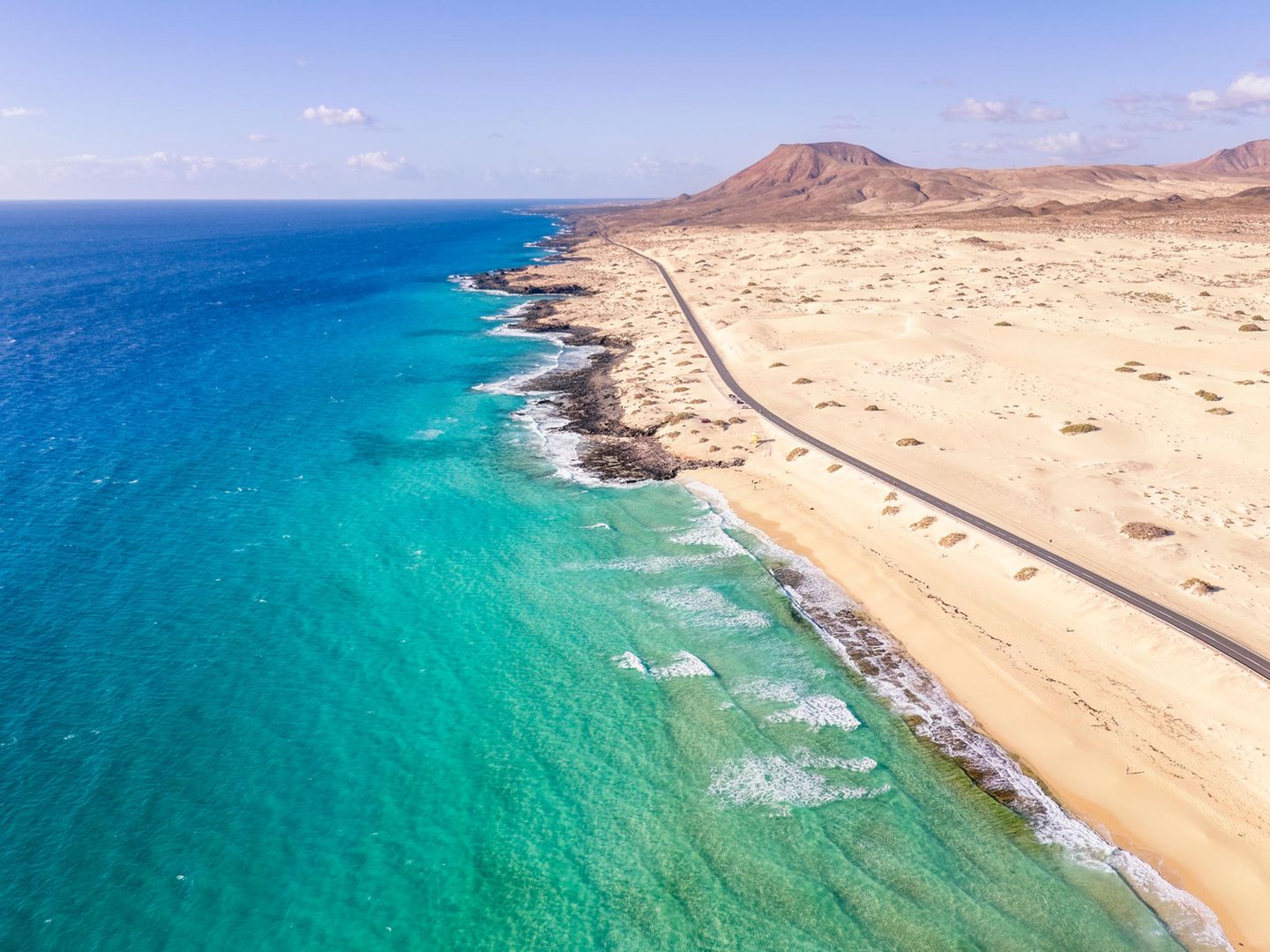 Spanischer Strand in Coralejo, ohne Menschen