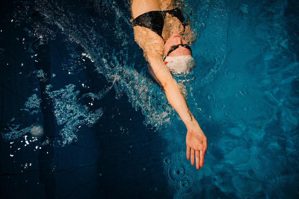 Naomi Maike Zwart in the water