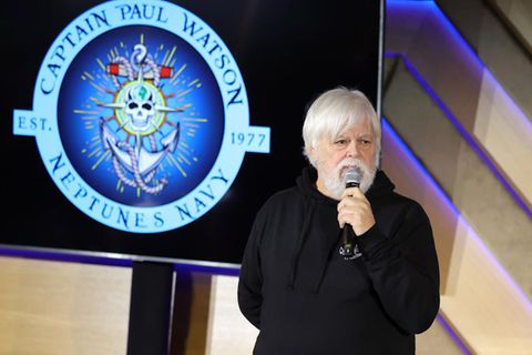 Ein Foto aus dem Jahr 2023: Paul Watson hält einen Vortrag über seine 2022 gegründete Captain Paul Watson Foundation 