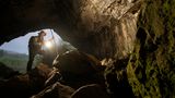 Mitten im Naturschutzgebiet Lörmecketal in Nordrhein-Westfalen mit seinen Niedermoor- und Bruchwaldbereichen steht ein 380 Millionen Jahre altes Kalksteinmassiv. Das Wasser des Baches Lörmecke hat das Massiv ausgehöhlt, bis das Kluft- und Höhlensystem über eine längere Strecke einstürzte und die Höhle "Hohler Stein" entstand. Archäologische Funde belegen, dass die Höhle von der End-Altsteinzeit bis zur vorrömischen Eisenzeit vom Menschen genutzt wurde. Auf der Sauerland-Waldroute, einem ausgezeichneten Fernwanderweg, bietet sich Besuchenden ein ungestörter Blick auf das Tal und die Höhle.