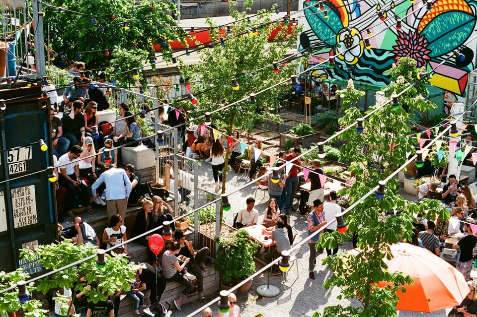 In Frau Gerolds Garten, a modular Stadtgarten, it is more and more – von Drinks en Speisen in der Sonne bis zu Kunst und Kultur