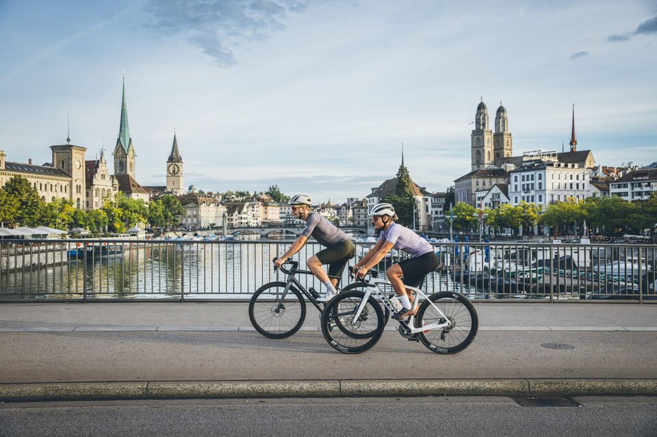 Ob durch die Stadt oder rund um den Zürichsee – für Fahrradfreunde ist die Stadt ein beliebtes Ziel 1.4993